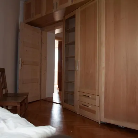 Luka Apartment *